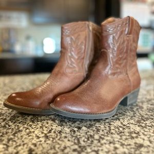 Brand is COCONUTS by Matisse: only worn once!